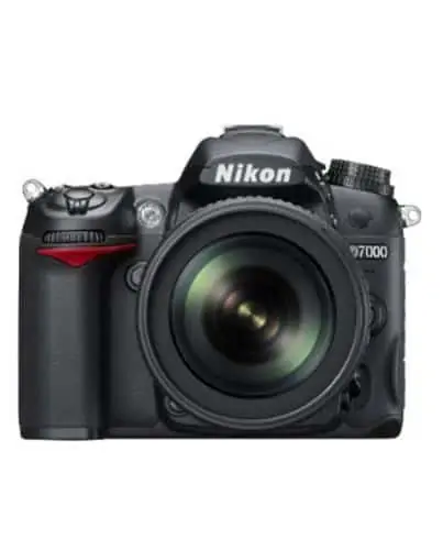 Nikon D7000 – 16.2 MP Penta prism 